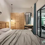 아파트 Bella Vista Building A - 100m From Solomos Square, By Zantewize 자킨토스 타운